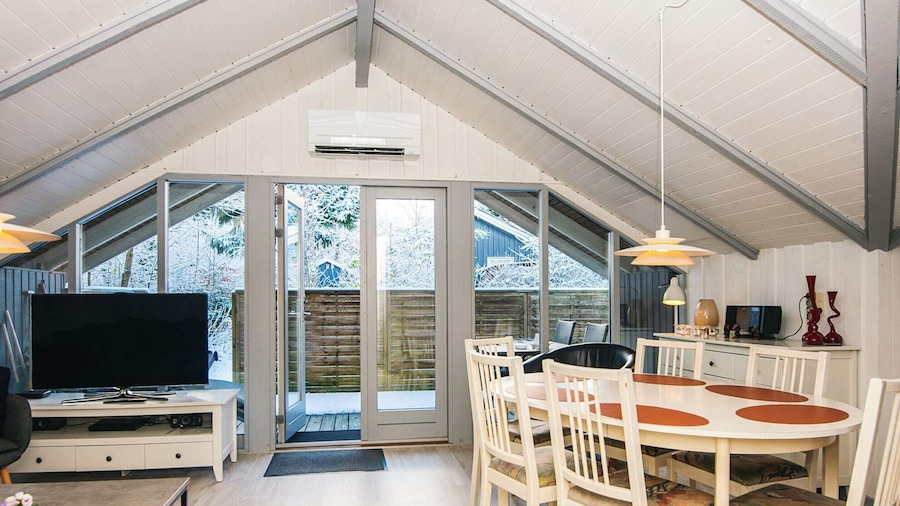 6 Person Holiday Home in Give