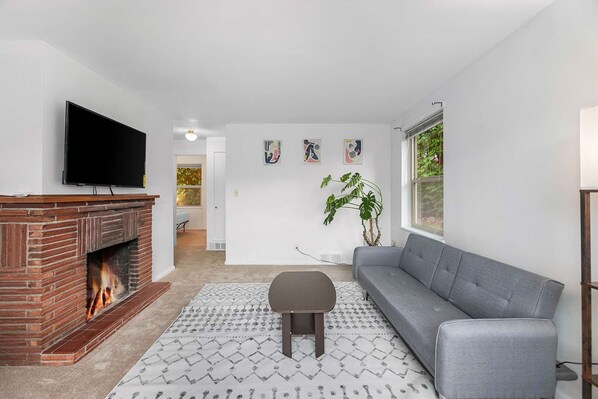 TV - Greenwood's Wildflower Glow | Walk Score 81 (Seattle)