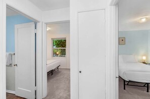 2 bedrooms, WiFi, bed sheets - Greenwood's Wildflower Glow | Walk Score 81 (Seattle)