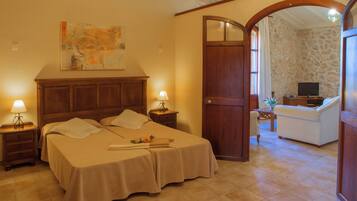 Family Apartment | Premium bedding, in-room safe, blackout curtains, soundproofing