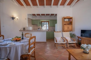 Comfort Cottage, Mountain View | Living room | 40-inch flat-screen TV with digital channels - Agroturismo Roqueta (Maria de la Salut)