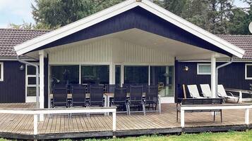 House | Pemandangan dari hartanah