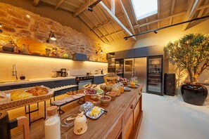 Desayuno buffet (EUR 10 por persona)