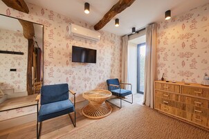 经典双人房, 无烟房 | 浴室 | 淋浴设施、大花洒淋浴喷头、吹风机、毛巾