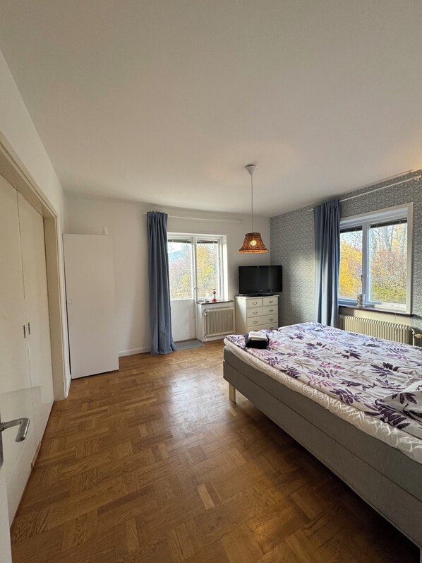 3 soverom, skrivebord, wi-fi (inkludert) og sengetøy