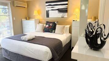 4 bedrooms, iron/ironing board, free WiFi, bed sheets