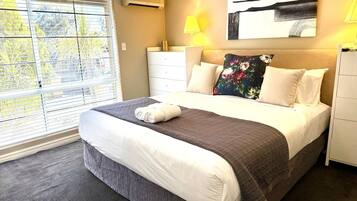 4 bedrooms, iron/ironing board, free WiFi, bed sheets