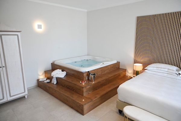 1 bedroom, minibar, in-room safe, desk