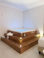 Standard Suite, Balcony, City View | Private spa tub