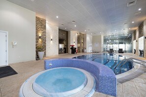 Piscine couverte, piscine extérieure