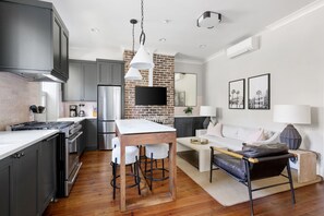 Interior - Thomas Waring House | Sleeps 23 | Multi-Unit Rental (Charleston)