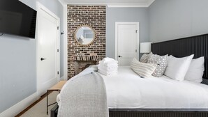 Unclassified image, 4 of 20, button - Thomas Waring House | Unit B | Sleeps 4 (Charleston)