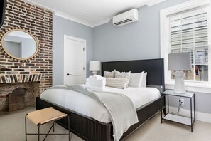 2 bedrooms, iron/ironing board, WiFi, bed sheets - Thomas Waring House | Unit B | Sleeps 4 (Charleston)