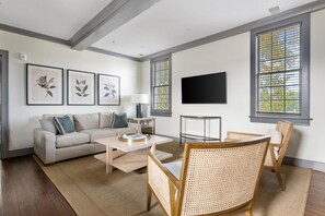 TV, offices - The Rosemary House | Sleeps 16 | Multi-Unit Rental (Charleston)