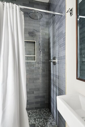 Shower, hair dryer, towels, shampoo