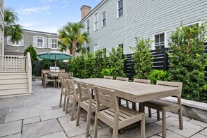 Outdoor dining - The Gardenia House | Sleeps 20 | Multi-Unit Rental (Charleston)