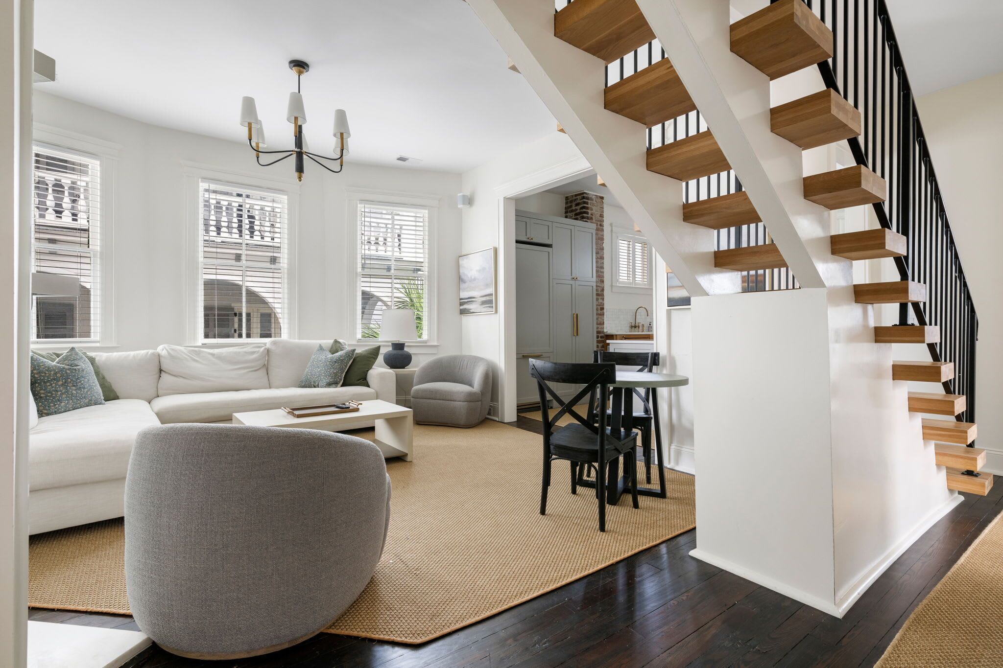 Televisión y oficina 