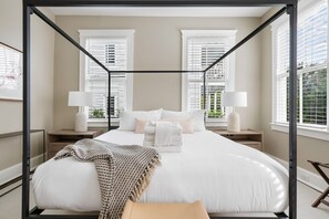 3 habitaciones, tabla de planchar con plancha, wifi y ropa de cama