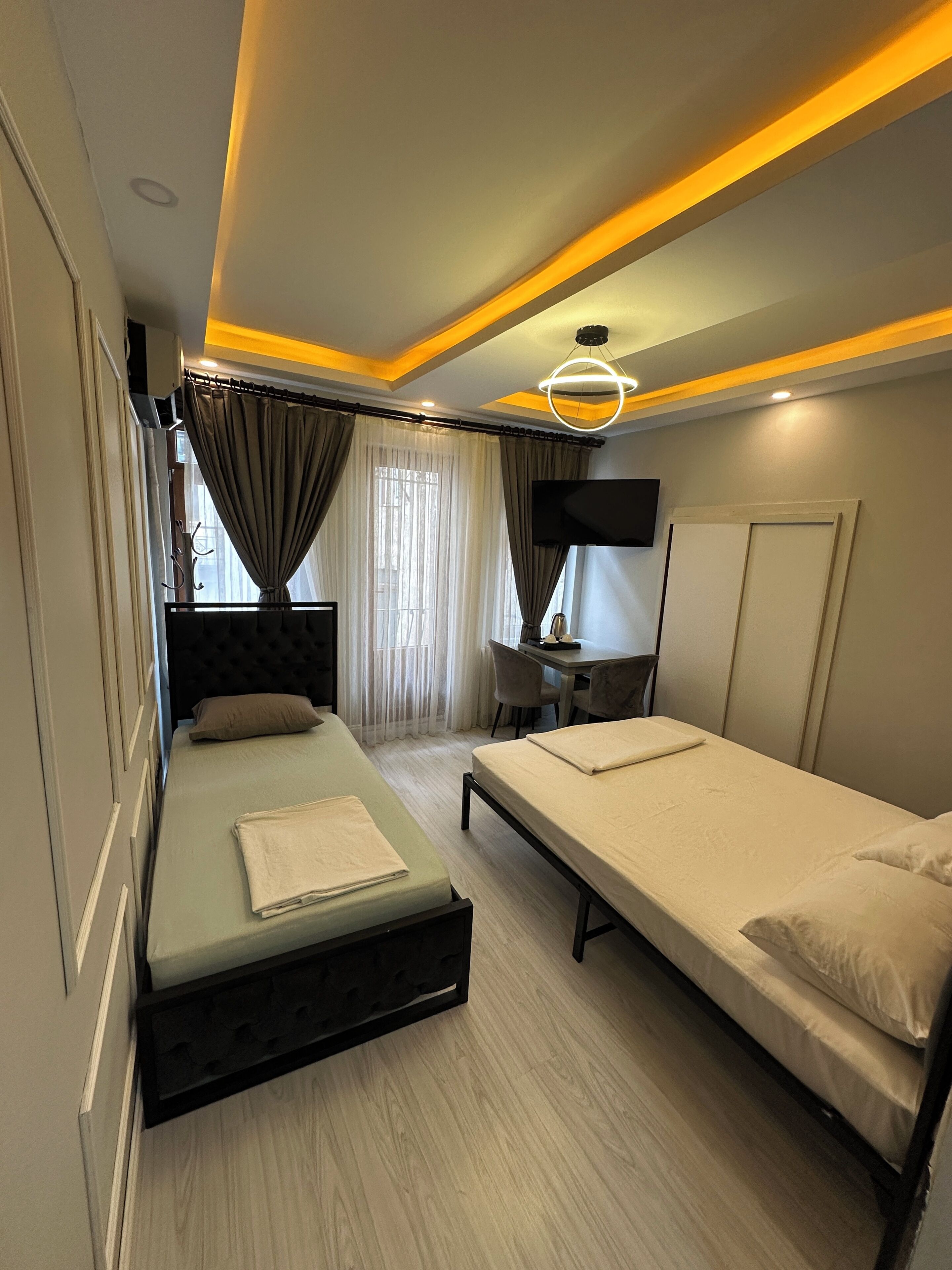 Egyptian cotton sheets, premium bedding, minibar, desk