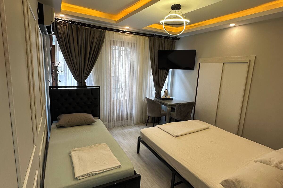 Studio Suite Deluxe, quang cảnh thành phố | Bộ trải giường bằng vải cotton Ai Cập, bộ đồ giường cao cấp, minibar 