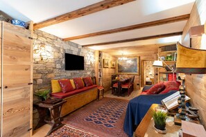 Luxury Apartment, Multiple Bedrooms (Beautiful Flat In Courmayeur) | Living area | Flat-screen TV - Beautiful Flat In Courmayeur (Courmayeur)