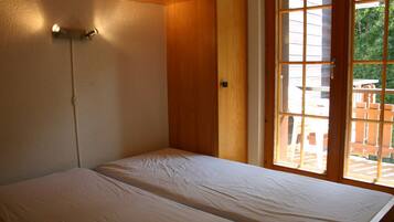 Apartemen | 3 kamar tidur dan dilengkapi dengan perabotan berbeda-beda