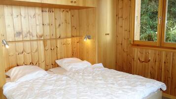 Apartment | 3 bedrooms, individually furnished, bed sheets