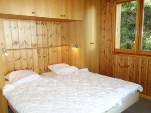 Apartment | 3 bedrooms, individually furnished, bed sheets