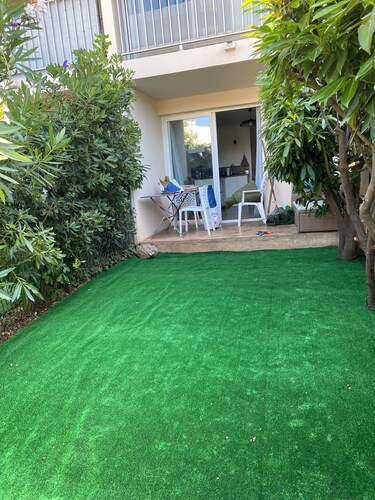 Carqueiranne près  de la plage et du port  Studio