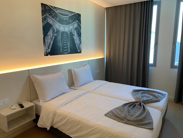 尊榮雙人房 | 書桌、筆電工作空間、免費無線上網