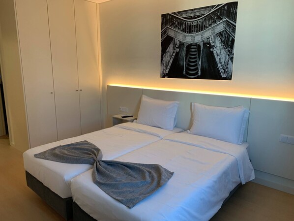 Quarto casal premium | Escrivaninha, espaço de trabalho para notebook, Wi-Fi de cortesia