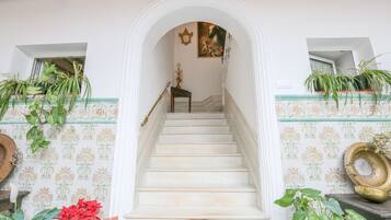 House | Bahagian luar