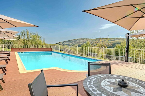 Pool - La Ferme, Gîtes for 8 people (Puycalvel)