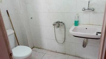 Serviettes fournies, savon, papier toilette