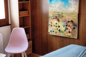 2 bedrooms, down duvets, individually furnished, iron/ironing board - Casa In Contrada  (Bissone)