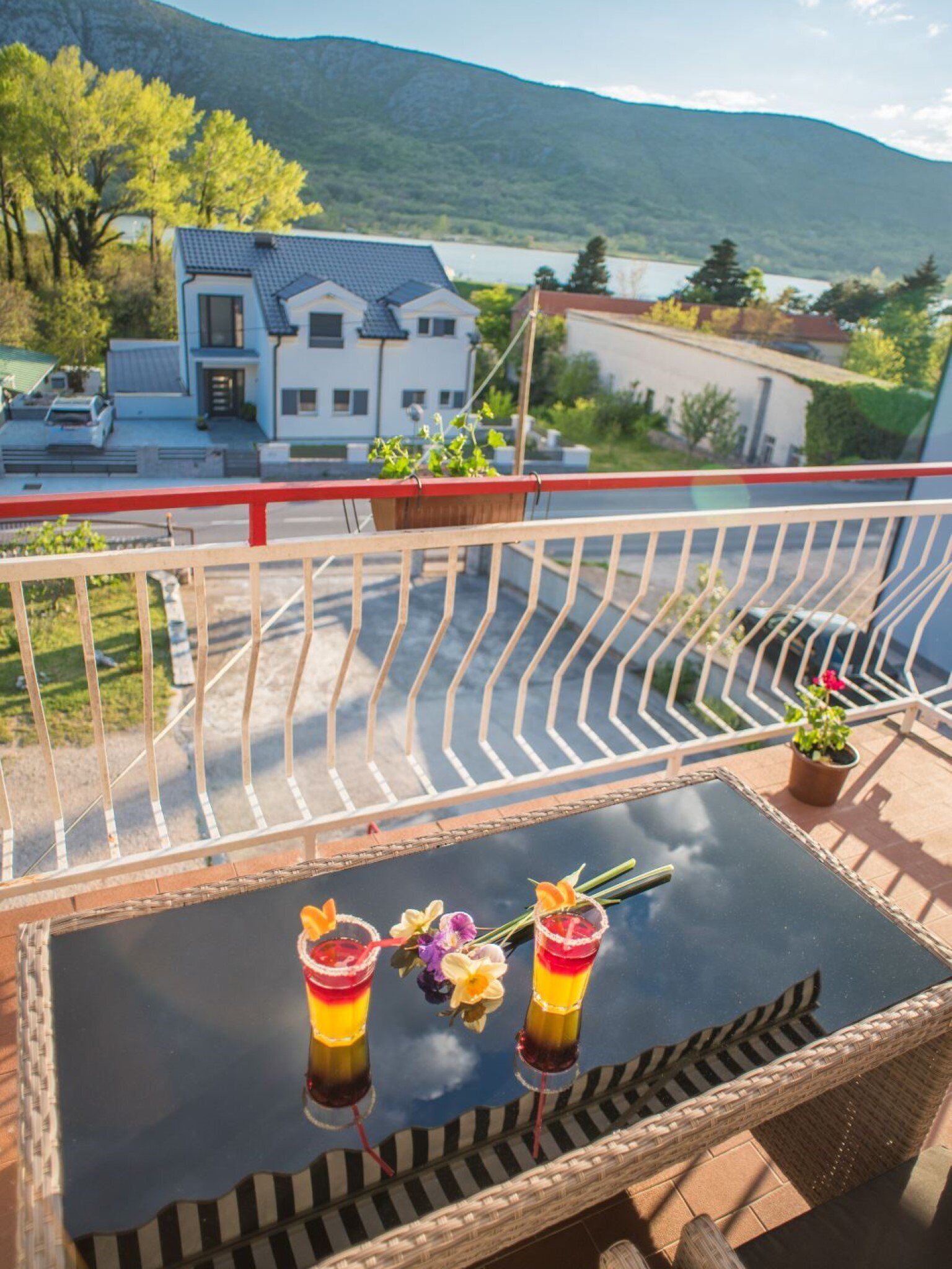 Apartment (One Bedroom Apartment) | Balcony