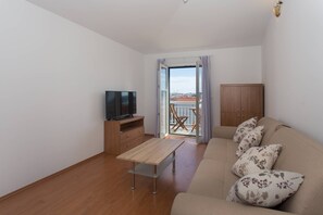 Leilighet (Premium Two Bedroom Apartment (Owner ) | Oppholdsrom | En 32-tommers Flatskjerm-TV med kabel-kanaler