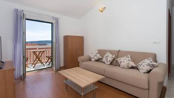 Apartment (Premium Two Bedroom Apartment (Owner ) | Living room | 32-inch flat-screen TV with cable channels
