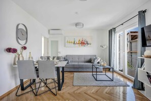 Apartment (Two Bedroom Apartment) | Living room | 32-inch flat-screen TV with cable channels - Elegant Tranquil Okrug Gornji Apartments (Okrug)