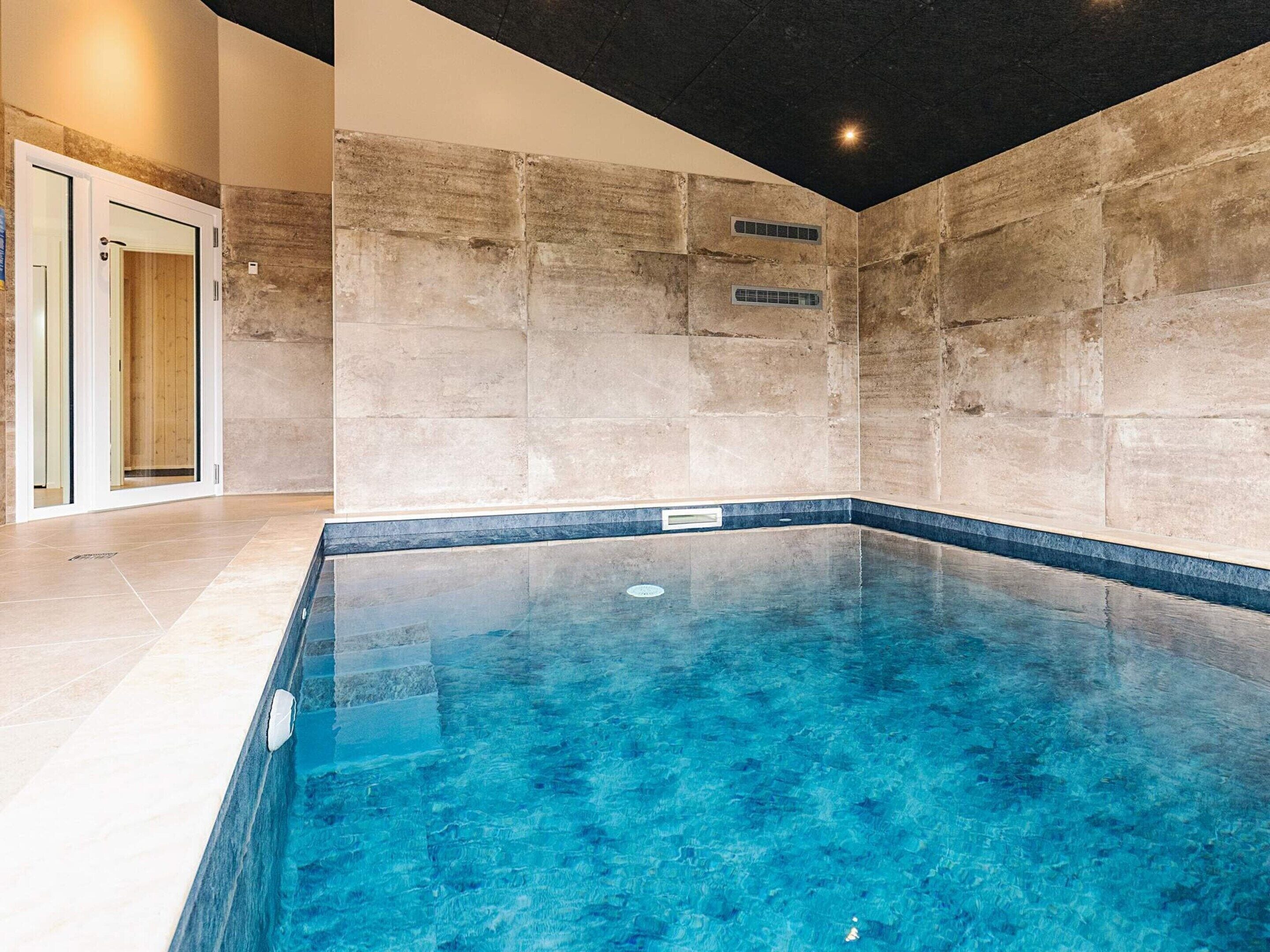 Hus | Pool | Inomhuspool och utomhuspool