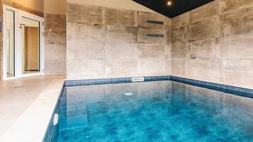 Hus | Pool | Inomhuspool och utomhuspool