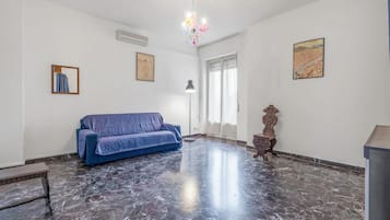 Condo, Balcony | Living area | 32-inch TV with cable channels