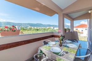 Balcony - Comfortable Kastel Stafilic Apartment With Balcony (Kastela)