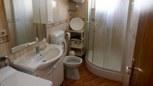 A bathroom with a sink, toilet, and shower. - Spacious Beachfront Apartment Ciovo (Split)