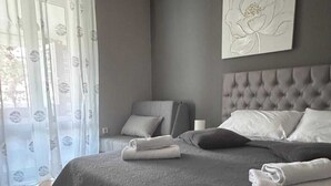 Apartament (Two Bedroom Apartment) | 2 dormitoris, bressols i wifi gratuïta 