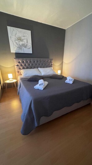 2 bedrooms, cribs/infant beds, free WiFi - Elegant Trogir Apartment With Garden Terrace (Trogir)