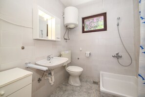 하우스 (Five Bedroom Holiday Home with Terrac) | 욕실 | 샤워 시설, 타월