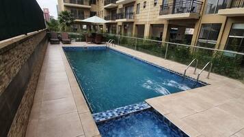 Kolam renang terbuka