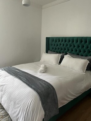 Familieleilighet, balkong, byutsikt | Individuelt dekorert, individuelt innredet og wi-fi (inkludert)