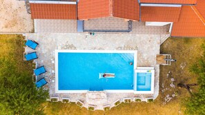 House (Three Bedroom Holiday Home) | Pool